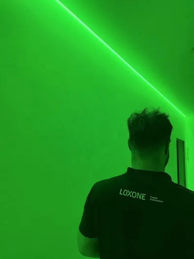 Oświetlenie LED w kolorze sterowanym scenami Loxone